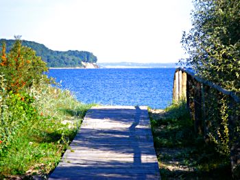 Blick vom Priwall auf das Brodtener Ufer an der Ostsee