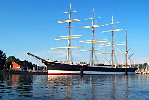 Das Segelschiff Passat liegt am Priwall bei Travemünde an der Ostsee02